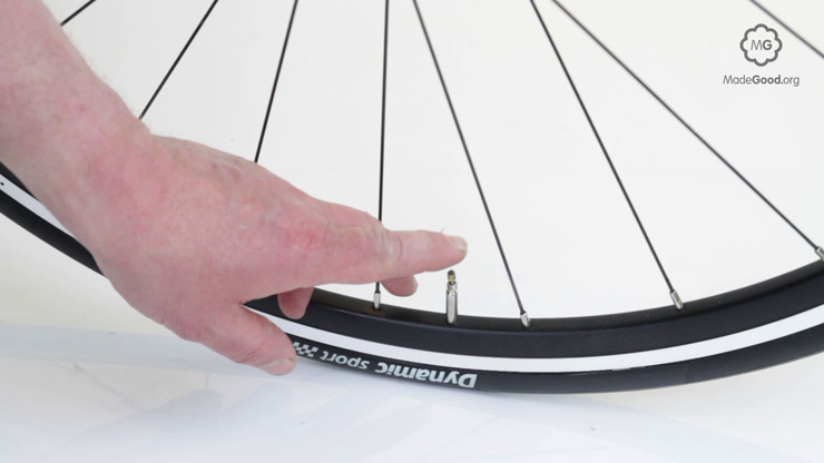 how to inflate bike tire
