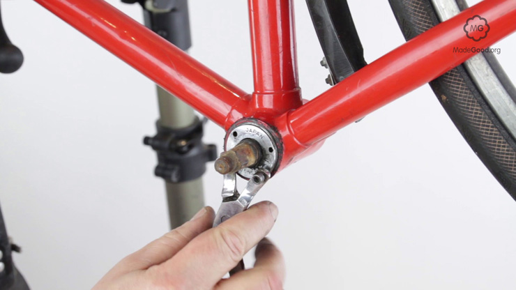 removing bike bottom bracket